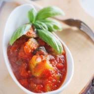 Cukinia w sosie z pomidorów i pieczonej papryki / Zucchini with tomato and roasted pepper sauce