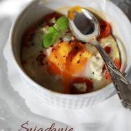 Zapiekane jaja z fetą i pomidorkami