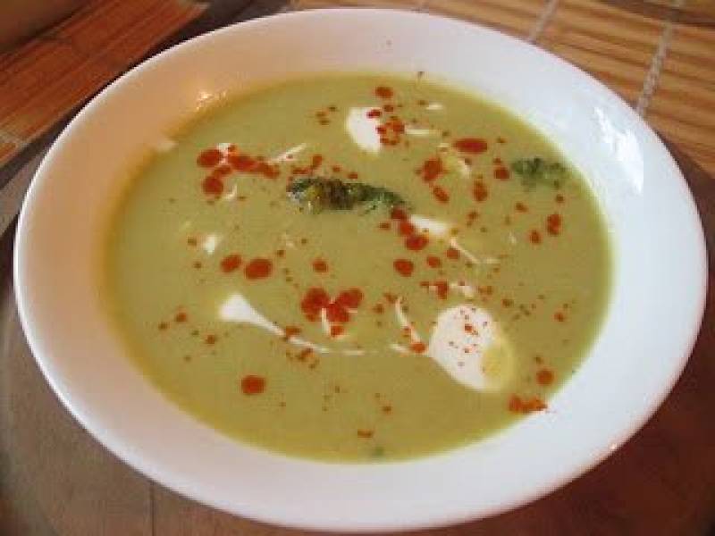 Zupa krem z brokułów z jogurtem naturalnym