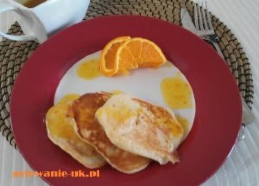 Naleśniki z mleka kokosowego z sosem pomarańczowym