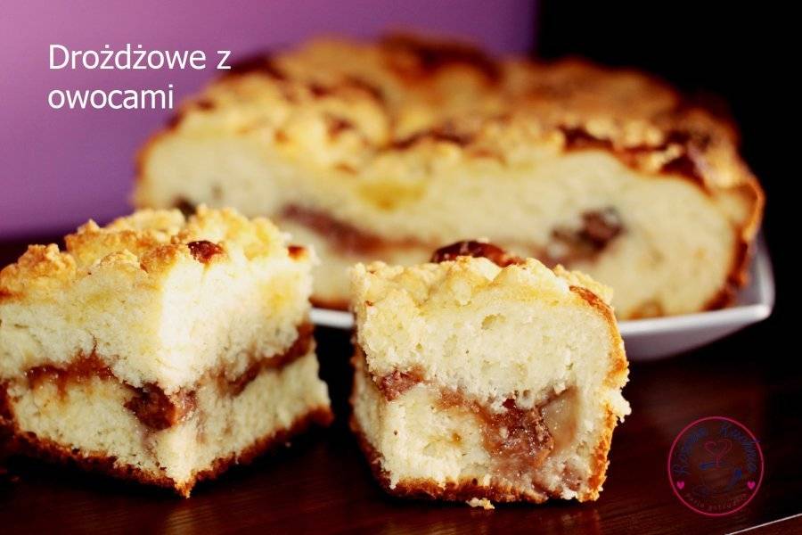 Ciasto drożdżowe z truskawkami i jabłkami