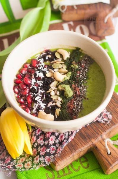 Moje zielone power śniadanie – zielone smoothie bowl
