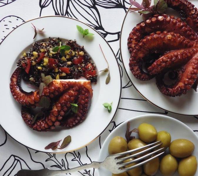 Grillowana ośmiornica i czarna quinoa