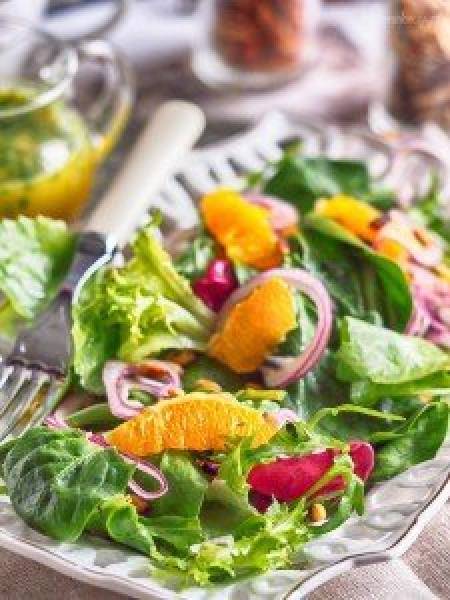 Orzeźwiająca sałatka ze szpinakiem i pomarańczami / Spinach and orange salad