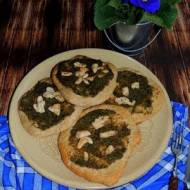 Jemeński, płaski chleb z pastą z kolendry