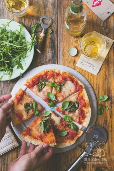 Jak zrobić tradycyjną pizzę Margheritę? (przepis krok po kroku)
