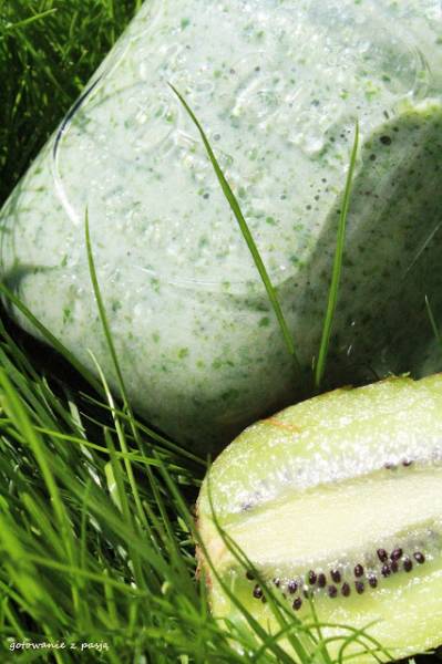zielono mi - koktajl z kiwi i szpinaku