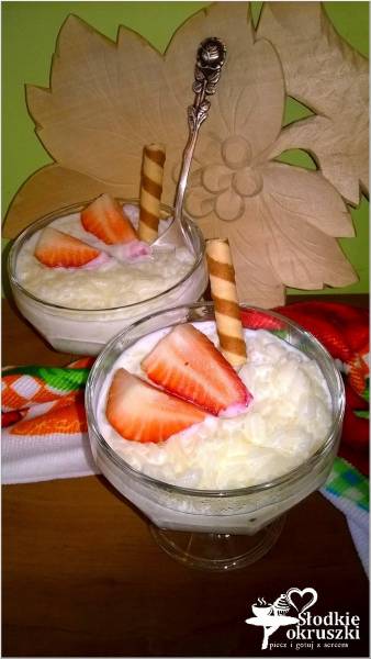 Pudding ryżowy z truskawkami