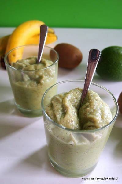 Smoothie/mus z awokado, bananem i kiwi - bez cukru