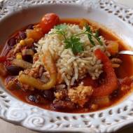 Meksykańska zupa z paloną papryką i ryżem