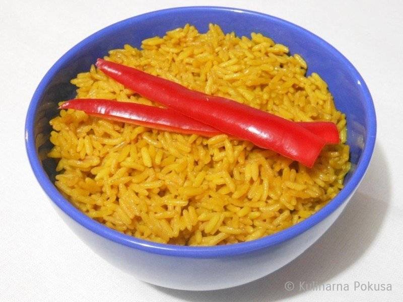 Smażony żółty ryż