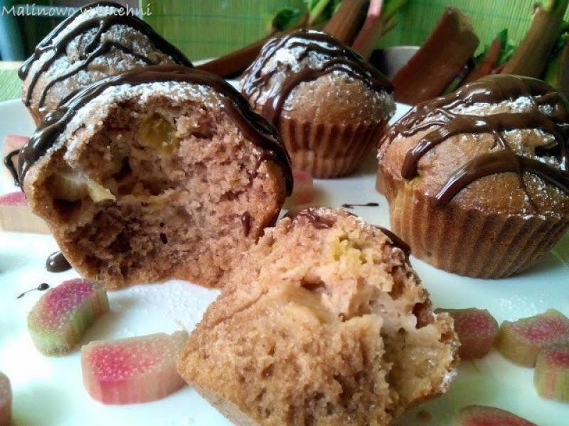 Muffinki cynamonowe z rabarbarem