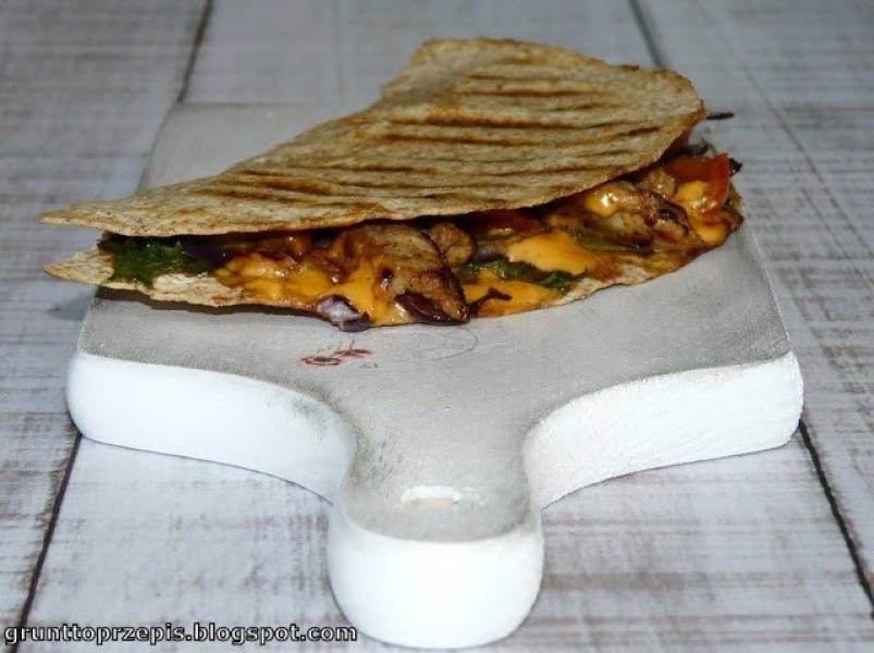 Tortilla panini ze schabem w sosie kebab-gyros