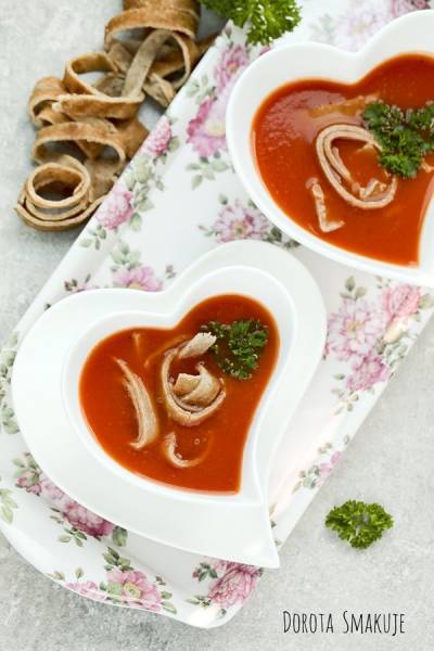 Zupa pomidorowa z makaronem naleśnikowym
