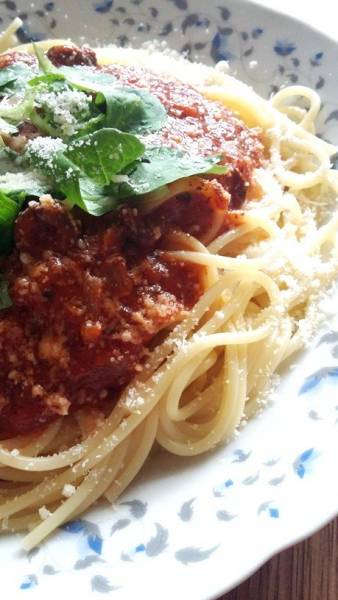 Spaghetti pomidorowe z oliwkami