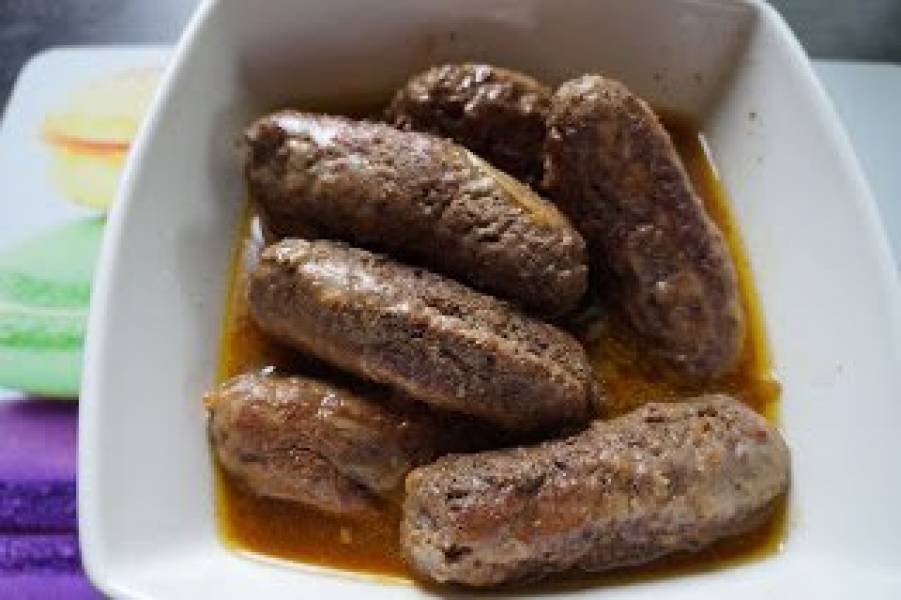Zrazy z mięsa mielonego faszerowane warzywami w sosie z szalotkami
