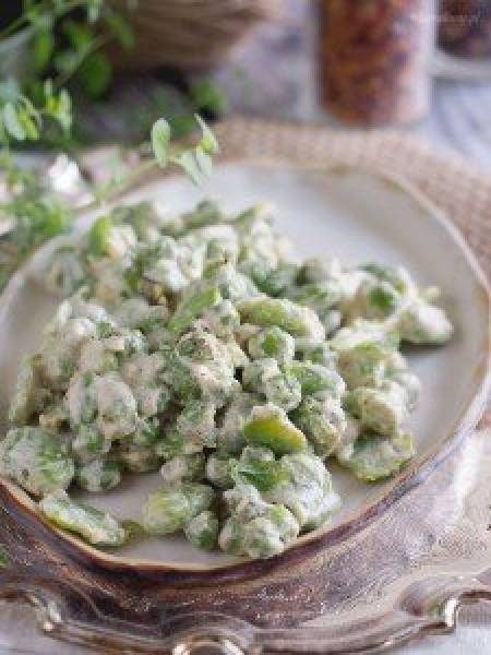 Bób i groszek w sosie śmietanowym / Creamed broad beans and peas