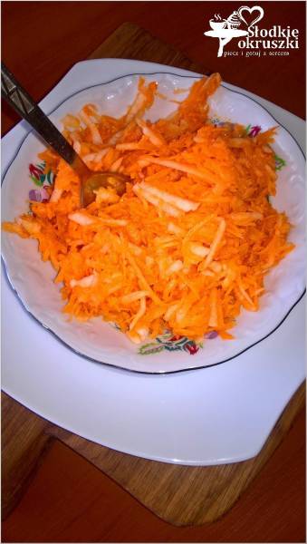 Najłatwiejsza surówka z marchewki do obiadu
