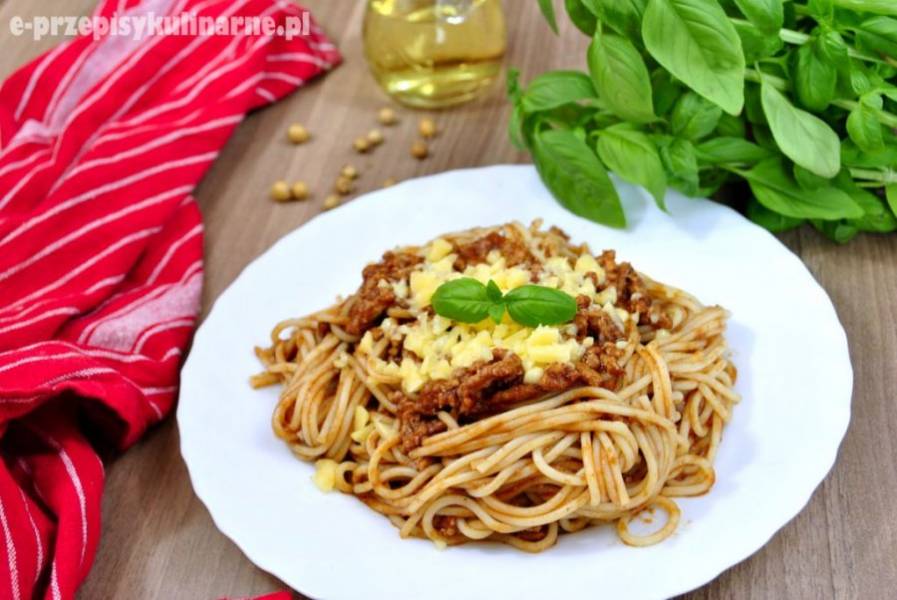 Ostre spaghetti w sosie pomidorowym z nutą kakao