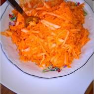 Najłatwiejsza surówka z marchewki do obiadu