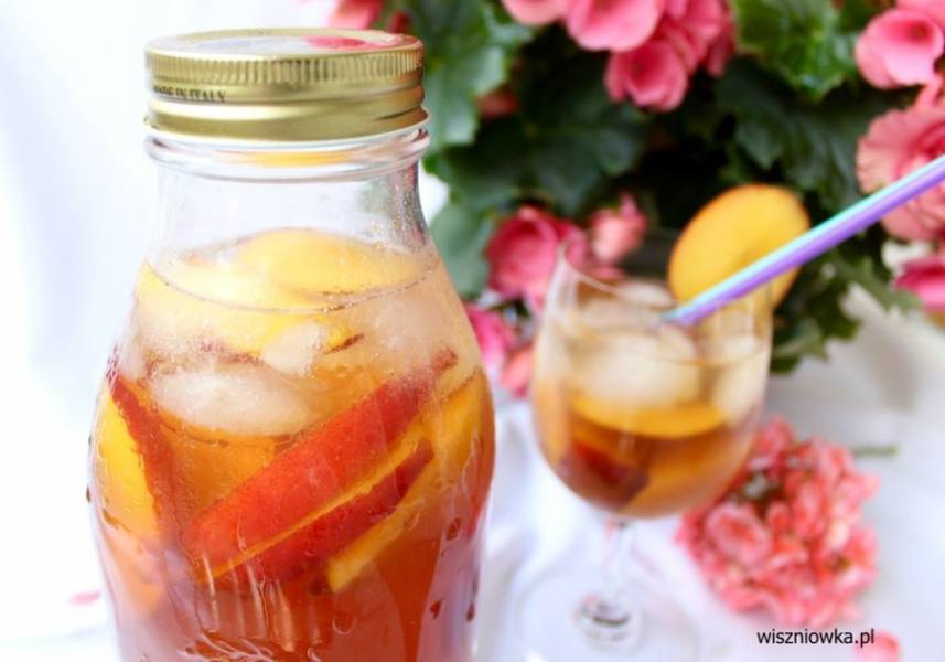 Mrożona herbata brzoskwiniowa – ten napój Cię obudzi!