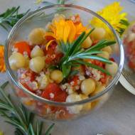 Słoneczna sałatka z quinoa i ciecierzycą