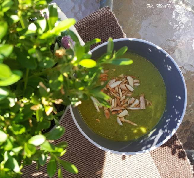 Prosty przepis na krem z groszku