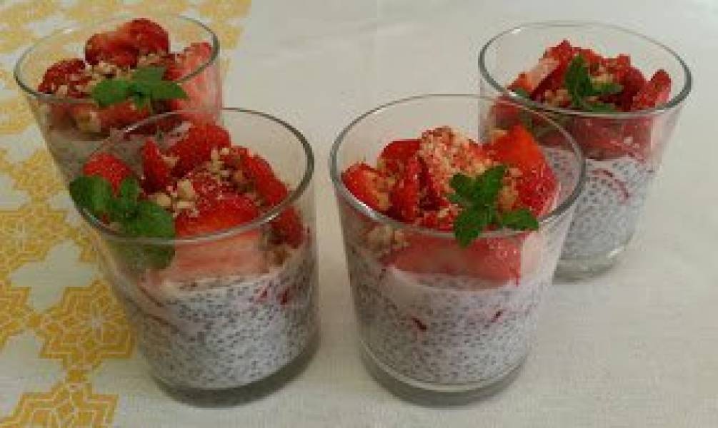 Pudding chia z truskawkami