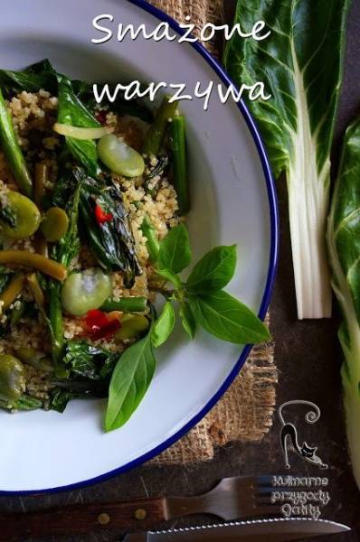 Quinoa i smażone zielone warzywa