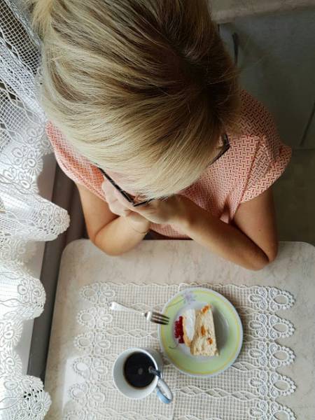 Ciasto drożdżowe z owocami leśnymi i kilka słów o powstającej książce