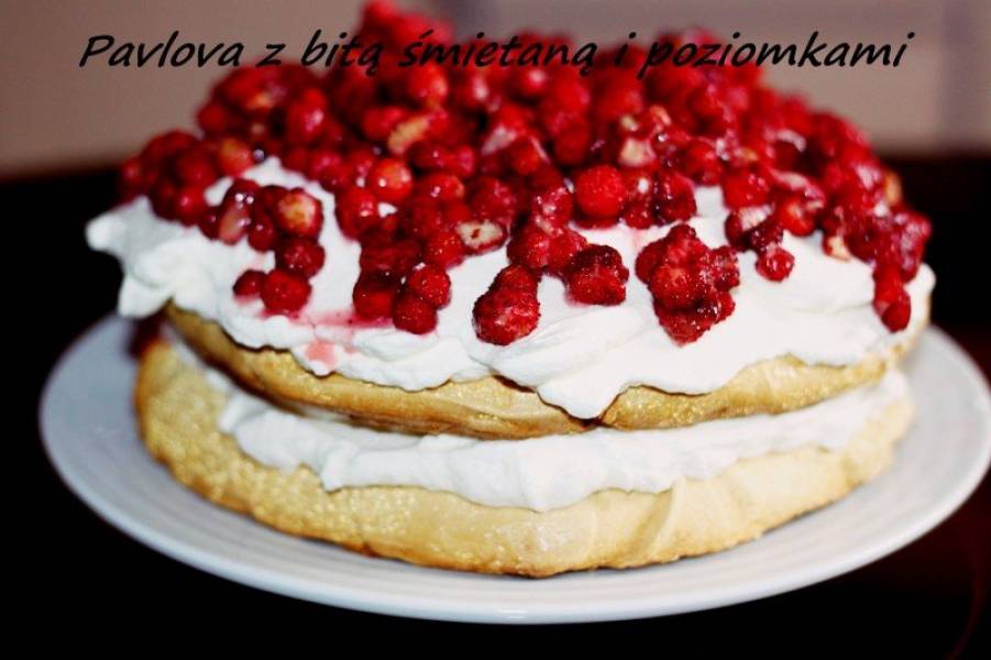 PAVLOVA  ze śmietaną i poziomkami