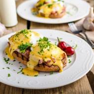 Jajka po benedyktyńsku, czyli pomysł na śniadanie we dwoje