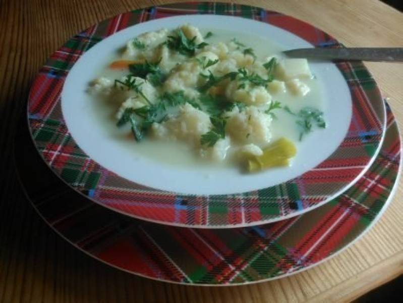 zupa  kalafiorowa  wegetariańska z  kluskami