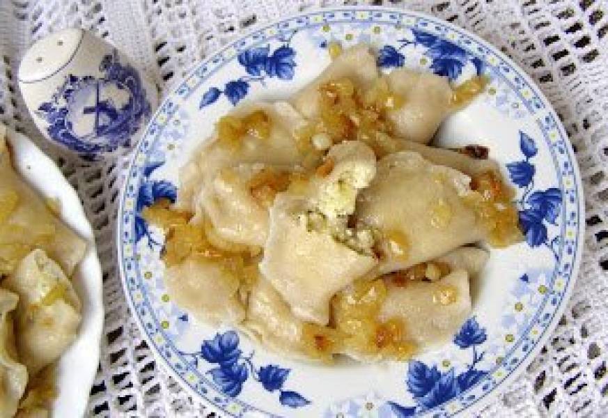 pierogi z ziemniakami,twarogiem, pieprzem, majerankiem...