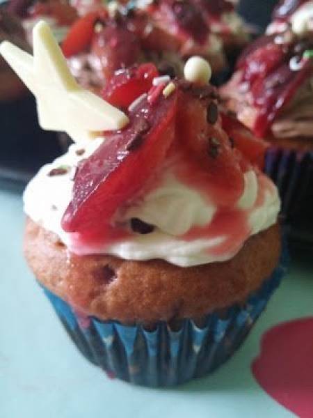 Jogurtowe Muffiny z karmelizowanymi śliwkami