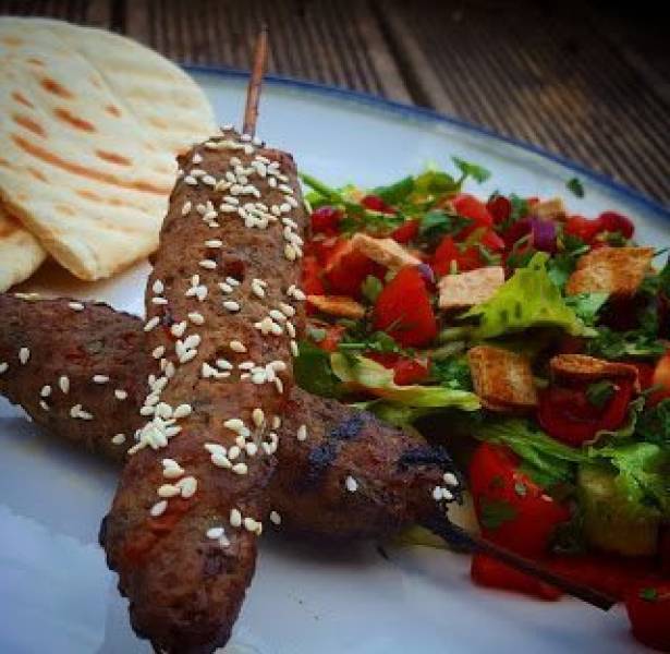 Shish Kebab -Syryjskie danie z sałatką FATUSZ