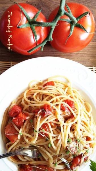 Spaghetti pomidorowe z rzeżuchą