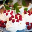 Malinowa Pavlova w wersji mini