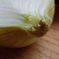 Jak nie płakać przy krojeniu cebuli? 5 sprawdzonych sposobów