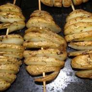 pyszne pieczone ziemniaki spiralki w piekarniku...