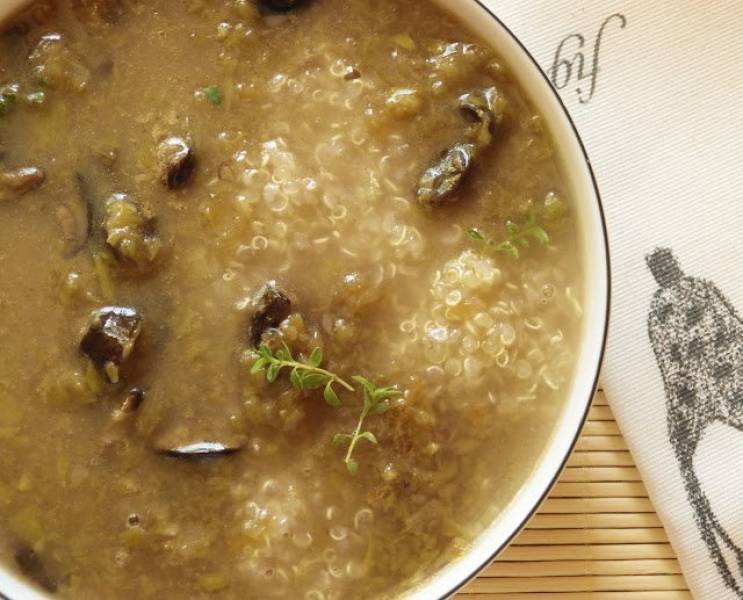 Zupa porowo-grzybowa z quinoą