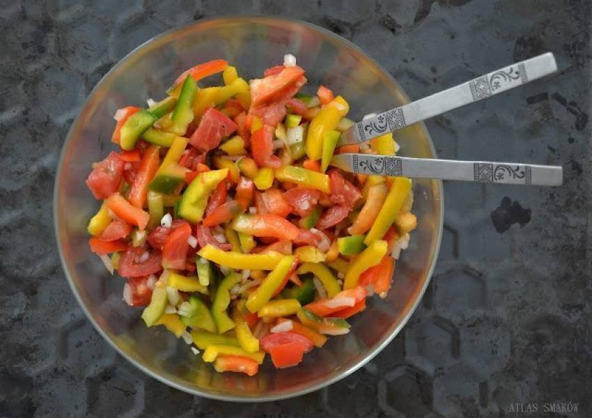 Surówka z papryki i pomidorów