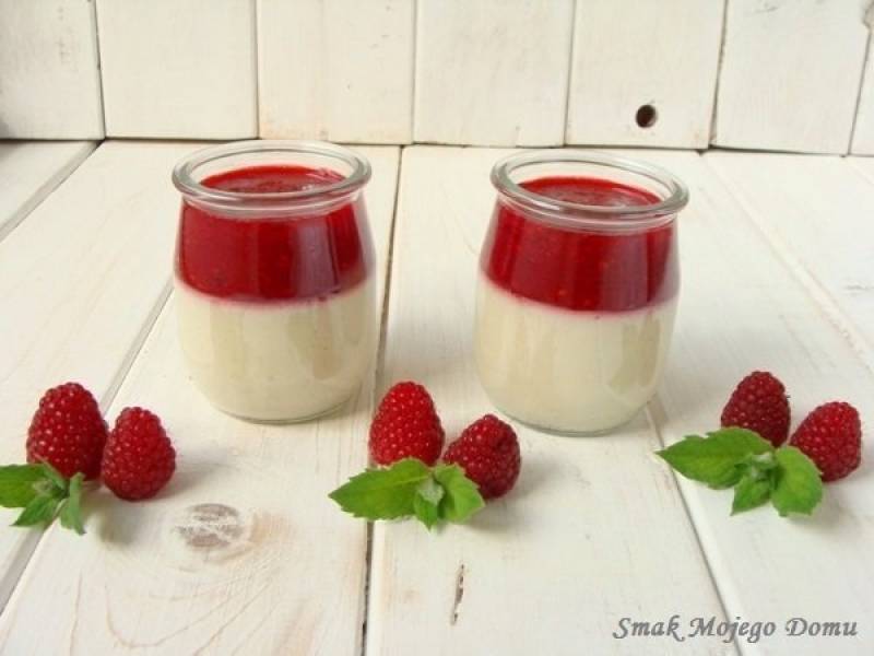 Waniliowa panna cotta z malinowym musem