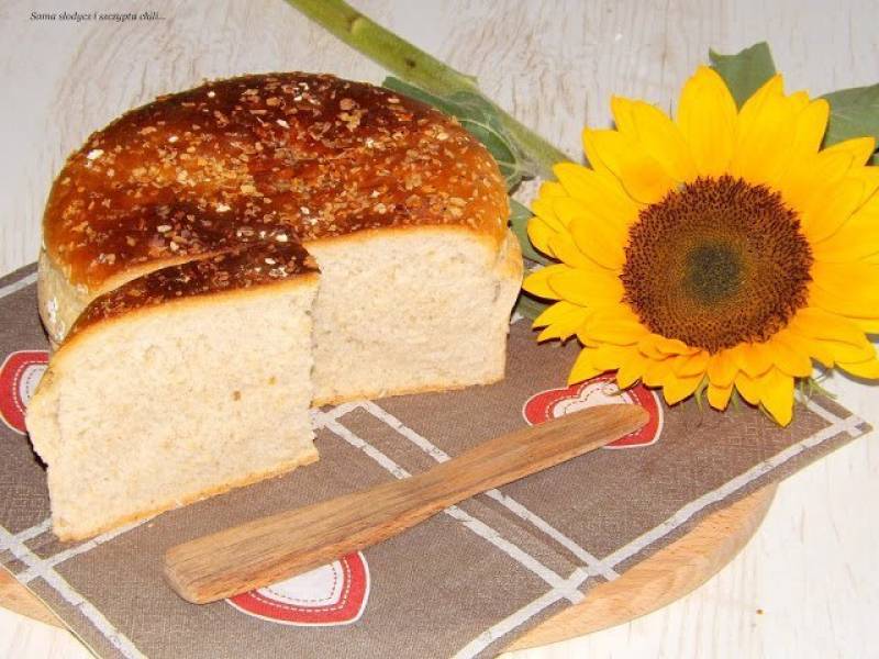 Chleb pszenno żytni z otrębami owsianymi.