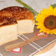 Chleb pszenno żytni z otrębami owsianymi.