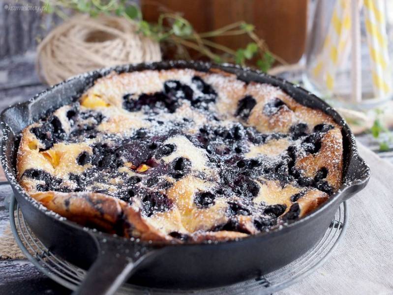 Omlet z piekarnika z jagodami i brzoskwiniami / Blueberry peach oven pancake