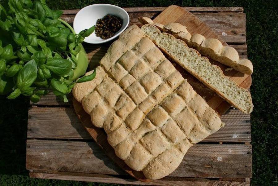 Płaski chlebek z pieprzem zielonym