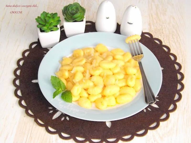 Gnocchi z masłem i cebulką.