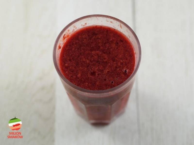 Wegańskie smoothie z wiśni i śliwek