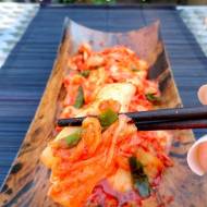 Kimchi - kwaszona kapusta pekińska na sposób azjatycki